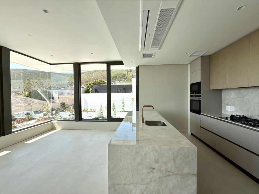 3 Bedroom Property for Sale in Fresnaye Western Cape